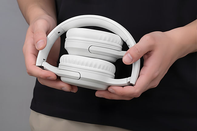 Foldable and easy to carry headphones.jpg